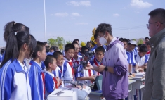 无人机进校园，开启学生们的科技探索之旅 兰州新华科技进校园