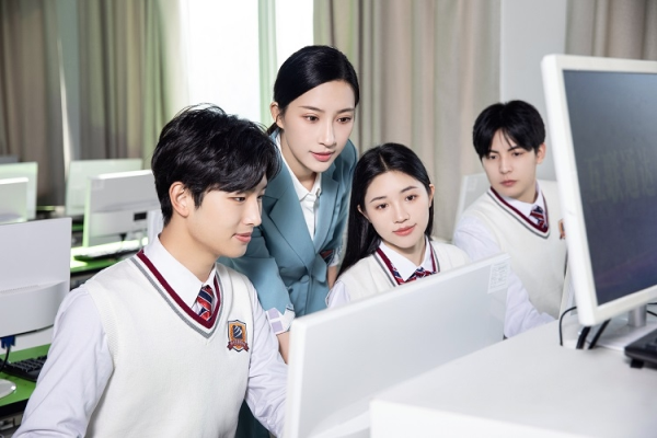 转学有礼丨成为新华“转校生”，实现人生“超车道”