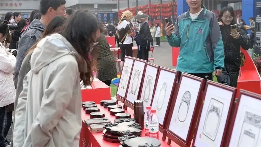 新华电脑教育春季开学热 | 非遗进校园，国潮范十足！