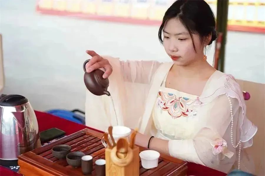 新华电脑教育春季开学热 | 非遗进校园，国潮范十足！
