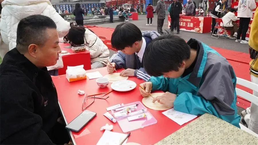 新华电脑教育春季开学热 | 非遗进校园，国潮范十足！