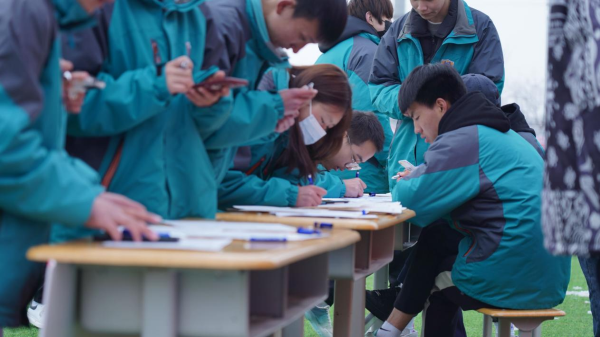 兰州新华学校学籍信息采集第一天，现场太火爆！