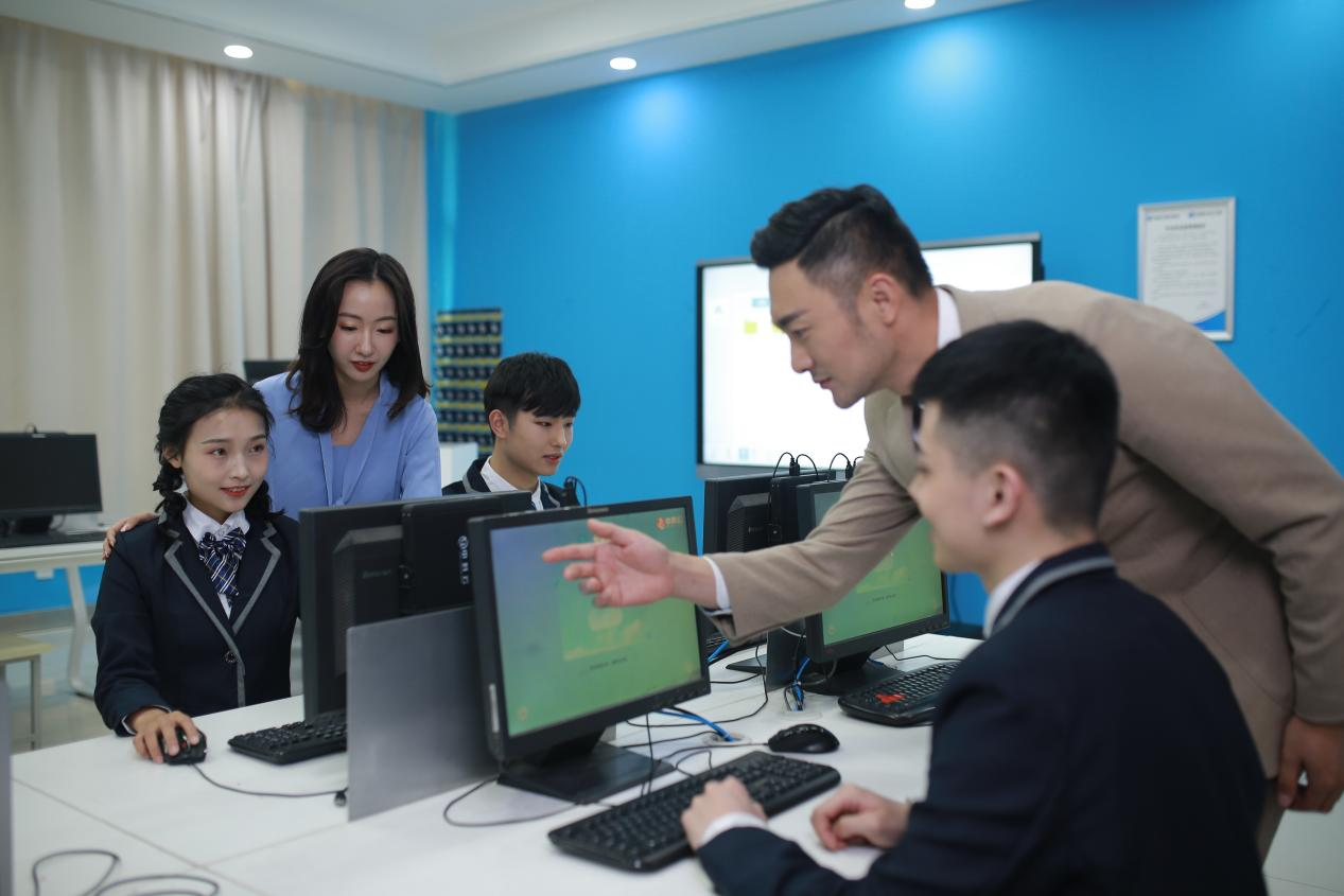 15岁初中男生适合学什么技术?