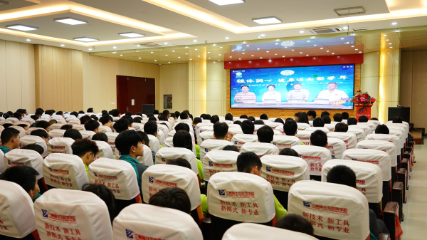 “强体润心 健康迈向新学年” ——兰州新华互联网学?？У谝豢? /><h5>08-30 / 浏览量：189次</h5></dt>
     <dd>
      <h3><a target=